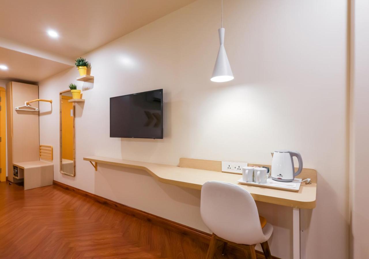 Bloom Hotel - Golf Course Road, Sector 43 Ґурґаон Екстер'єр фото