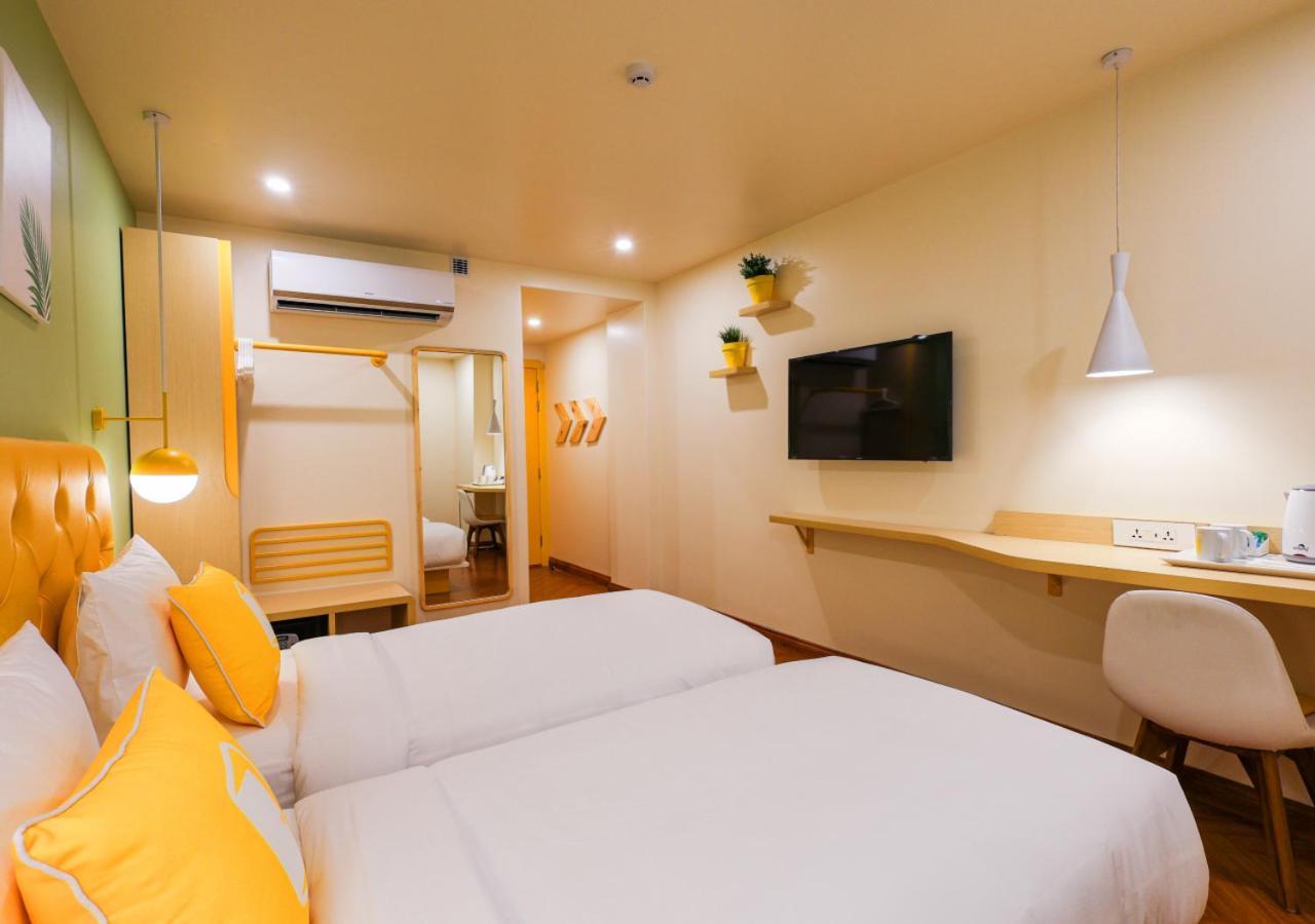 Bloom Hotel - Golf Course Road, Sector 43 Ґурґаон Екстер'єр фото